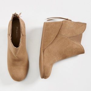 Chloe Twin Gore Wedge Brown Bootie 9